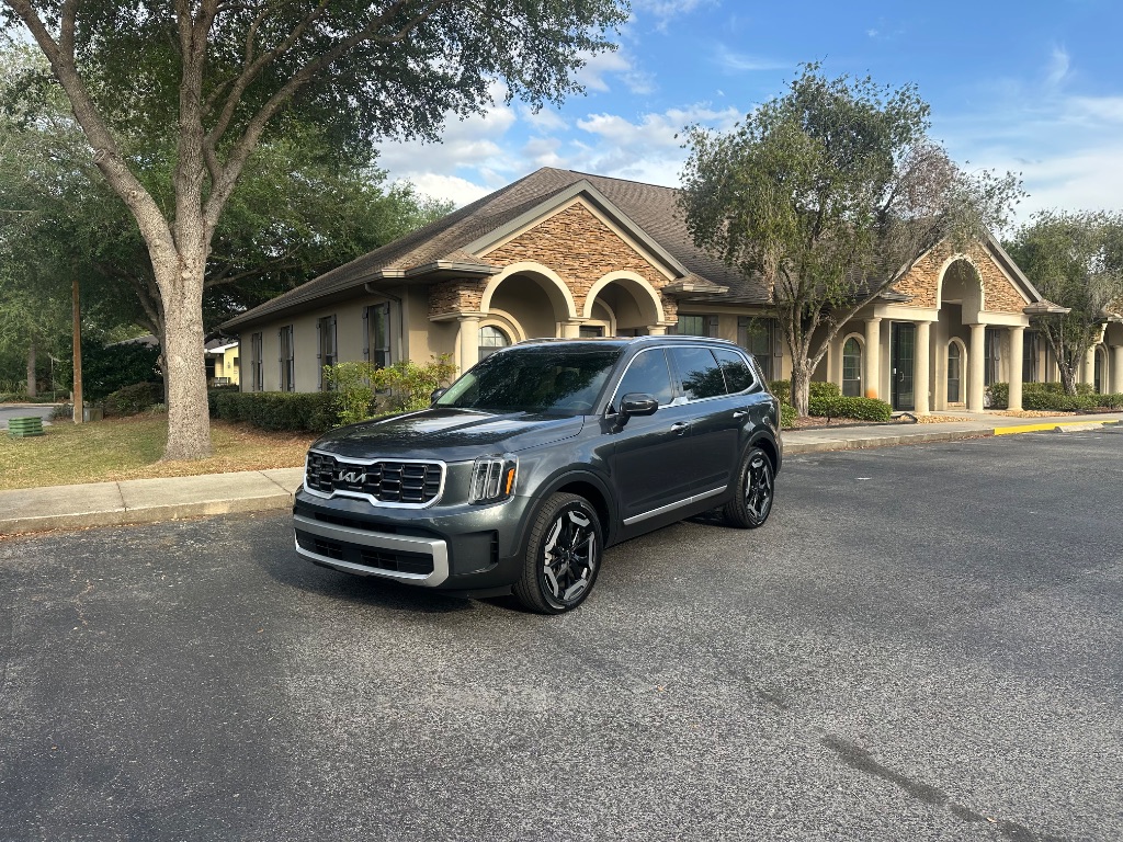 2023 Kia Telluride S photo