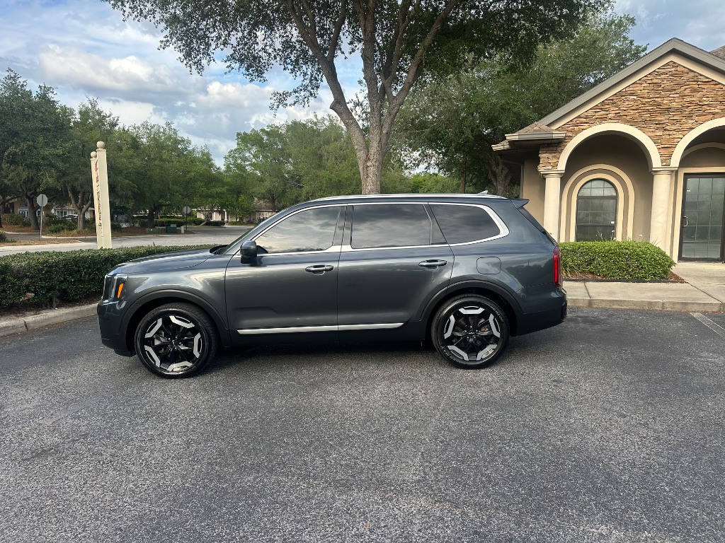 2023 Kia Telluride S photo