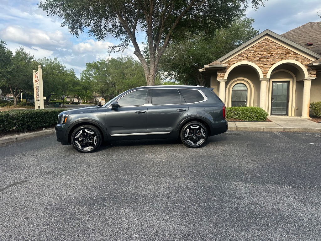 2023 Kia Telluride S photo