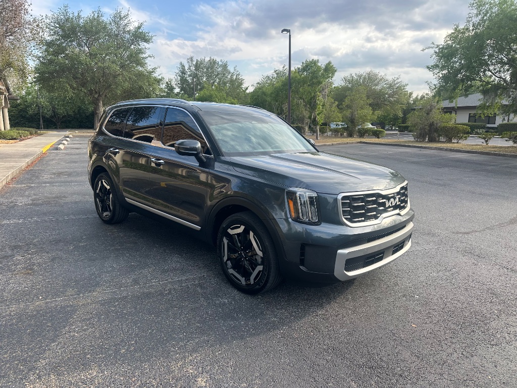 2023 Kia Telluride S photo