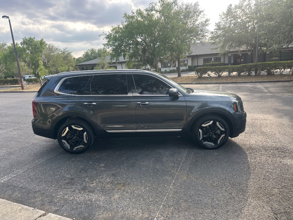 2023 Kia Telluride S photo