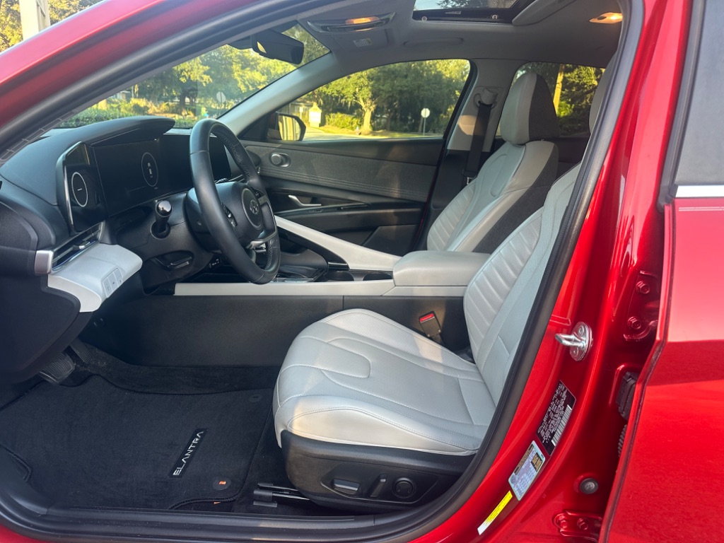2021 Hyundai Elantra Limited photo