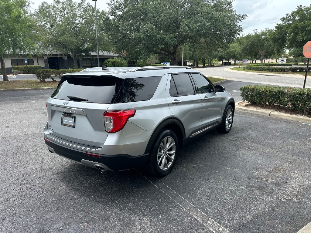 2022 Ford Explorer Limited photo