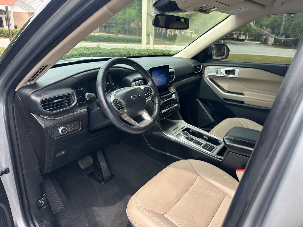 2022 Ford Explorer Limited photo