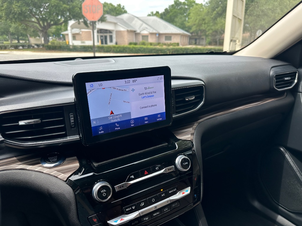 2022 Ford Explorer Limited photo