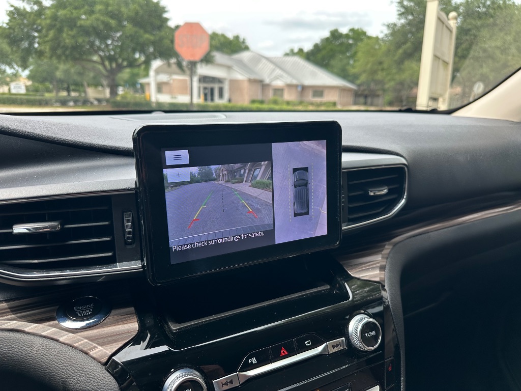 2022 Ford Explorer Limited photo