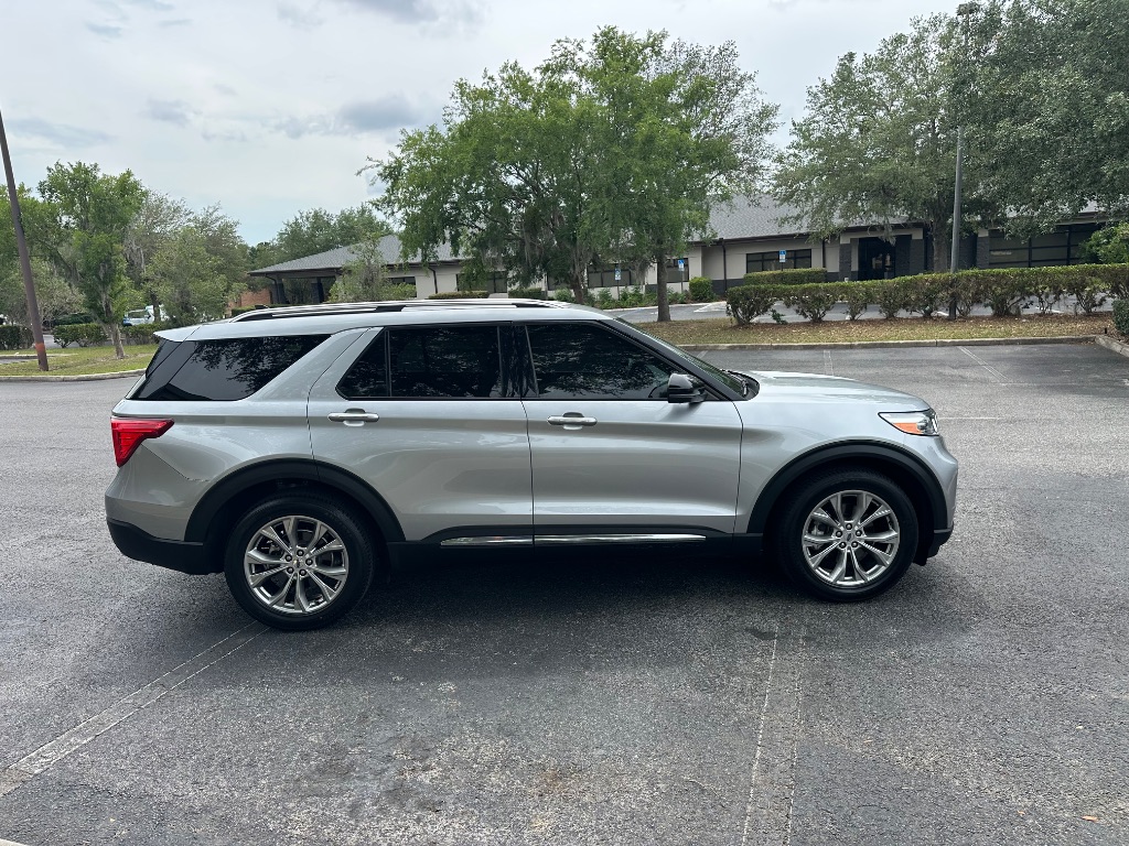 2022 Ford Explorer Limited photo