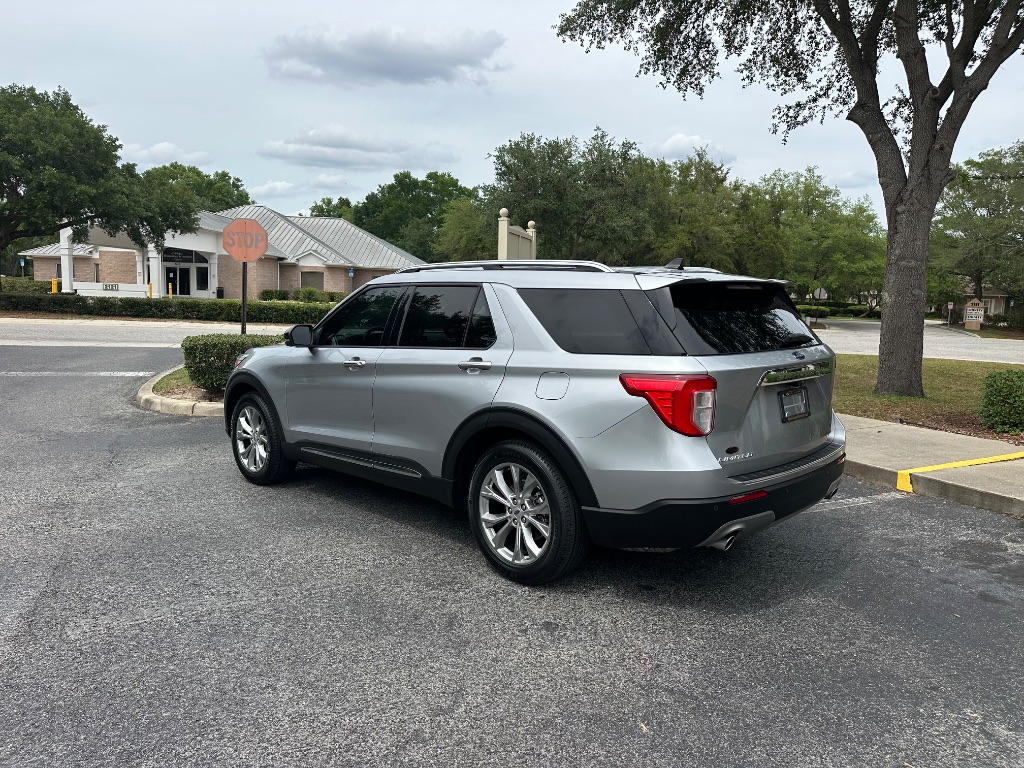 2022 Ford Explorer Limited photo