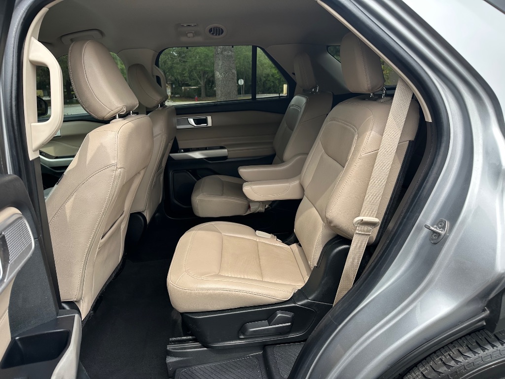 2022 Ford Explorer Limited photo