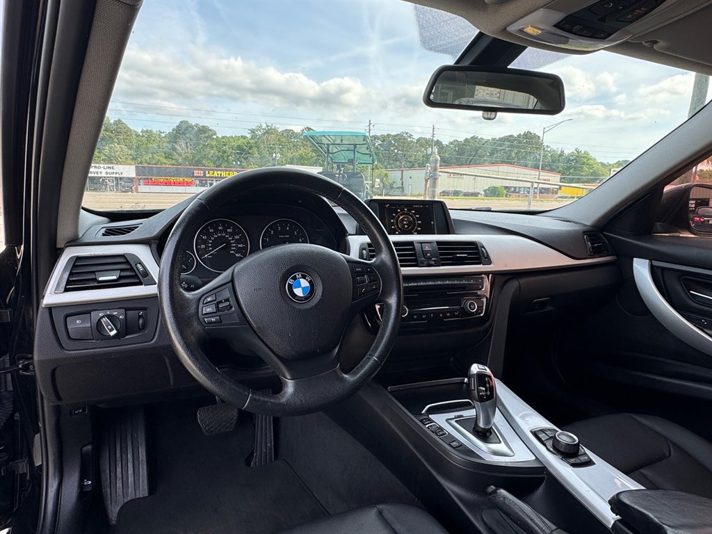 2017 BMW 3-Series 320i photo