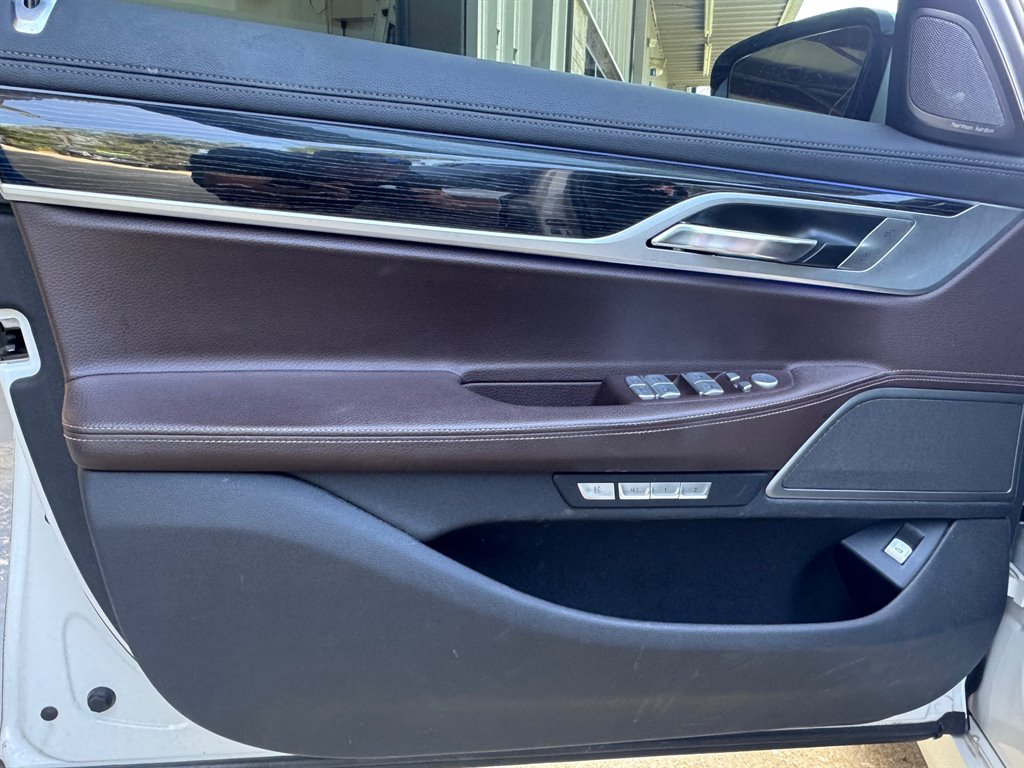 2018 BMW 7-Series 740i photo