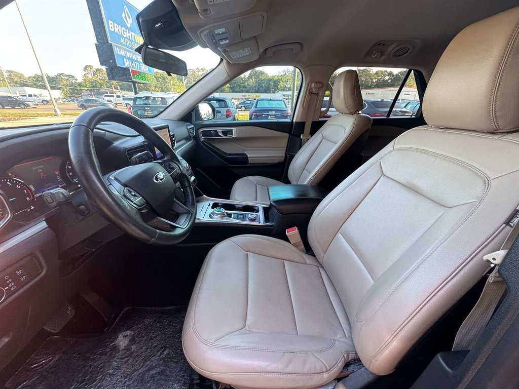 2020 Ford Explorer XLT photo