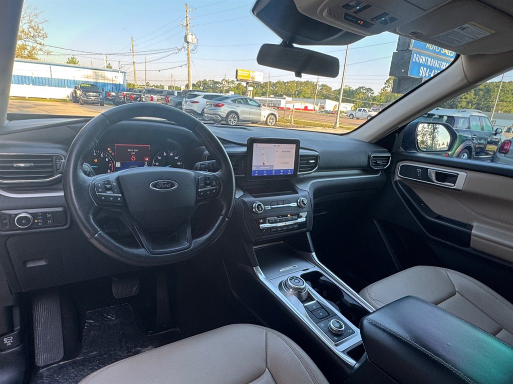 2020 Ford Explorer XLT photo