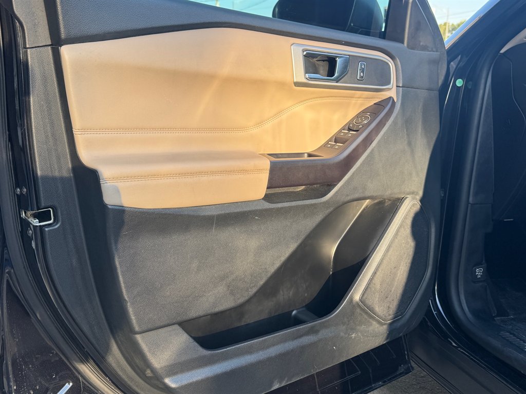 2020 Ford Explorer XLT photo