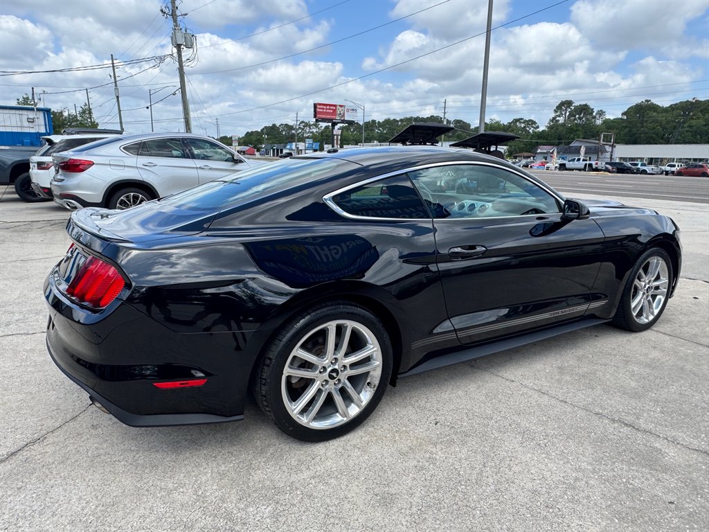 2017 Ford Mustang ECO Premium photo