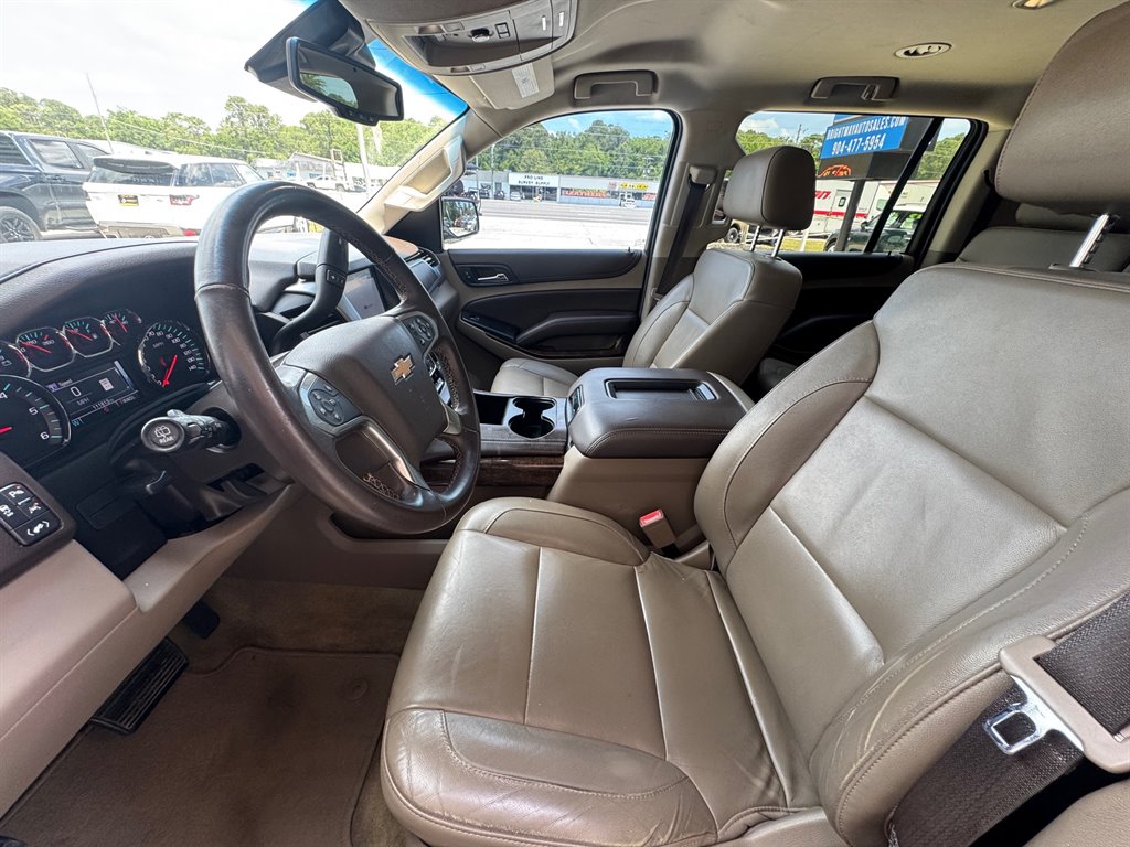 2018 Chevrolet Suburban 1500 LT photo