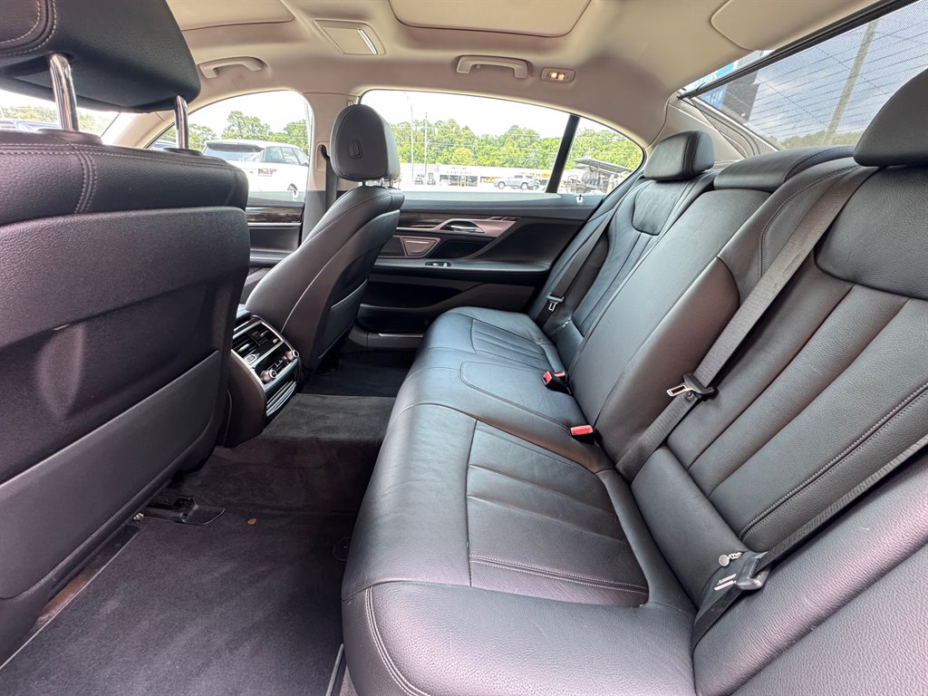 2019 BMW 7-Series 740i photo