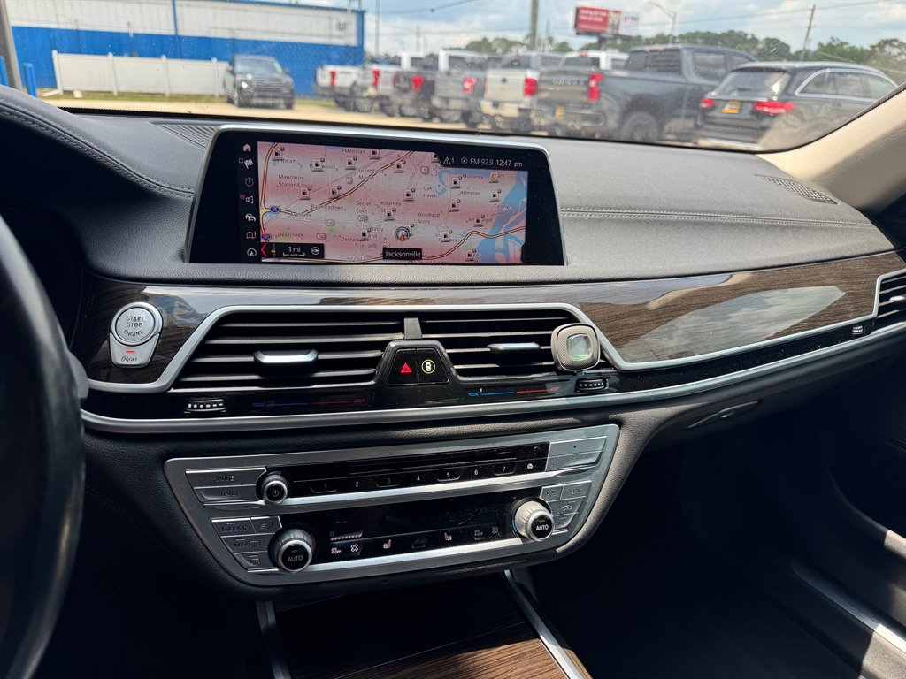 2019 BMW 7-Series 740i photo