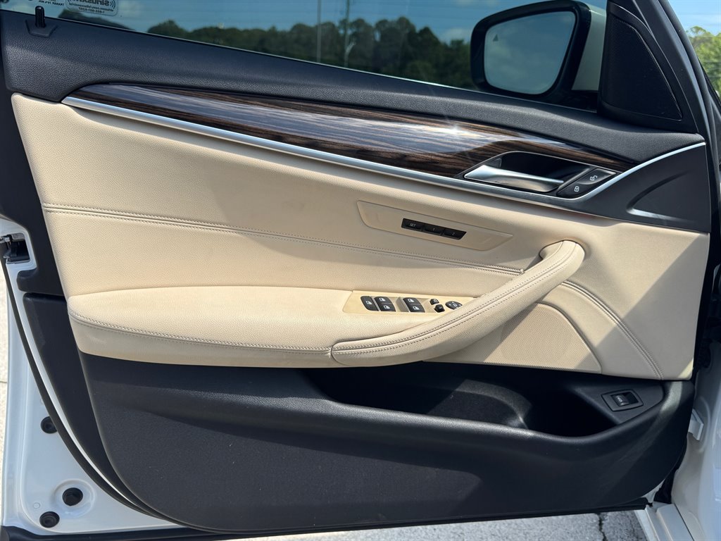 2018 BMW 5-Series 530i photo