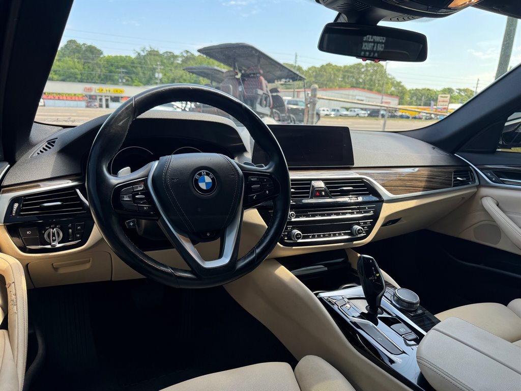 2018 BMW 5-Series 530i photo