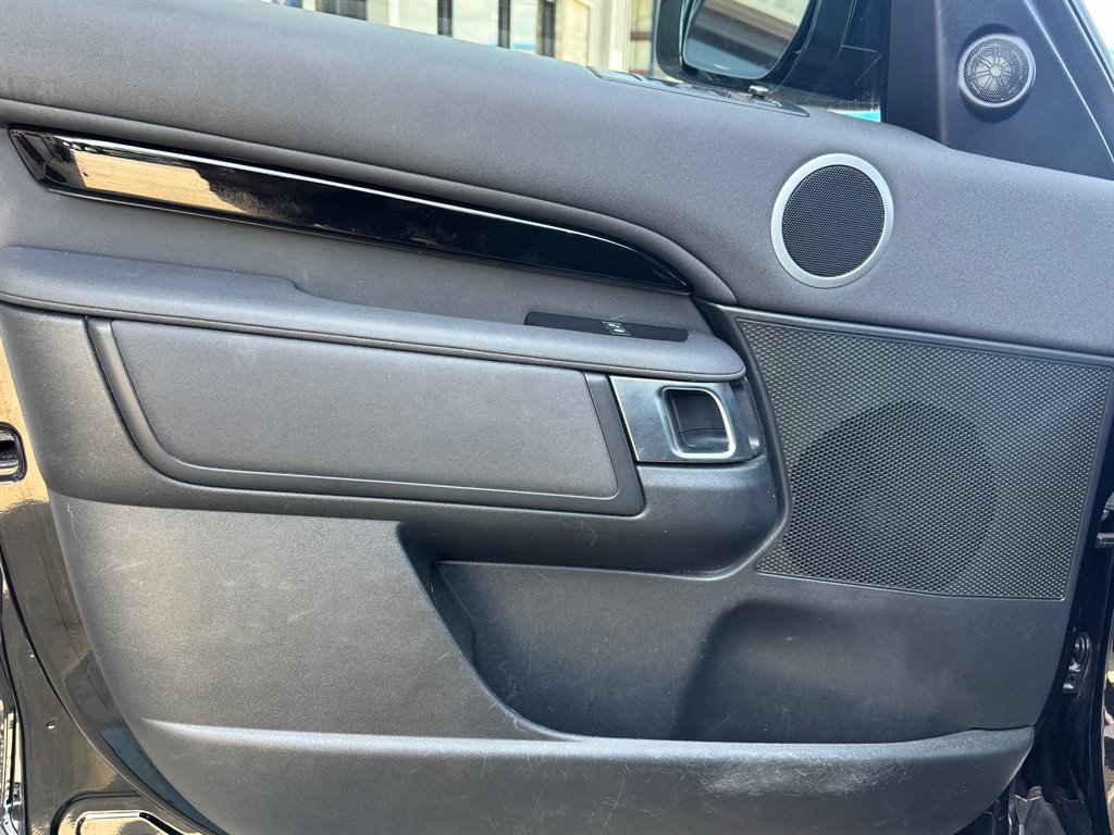 2020 Land Rover Discovery SE photo