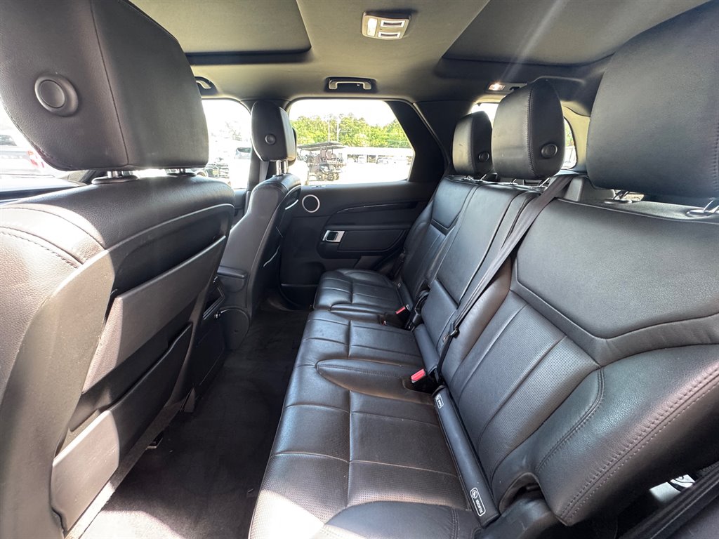 2020 Land Rover Discovery SE photo