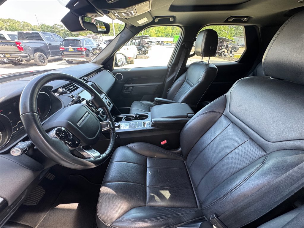 2020 Land Rover Discovery SE photo