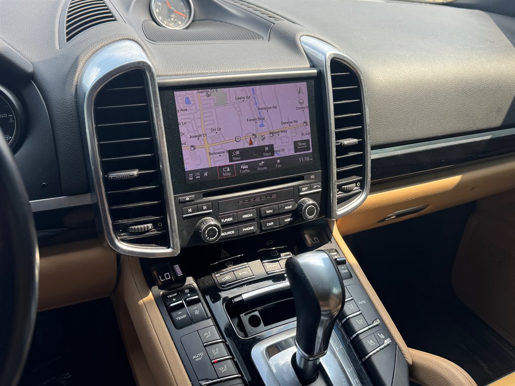 2018 Porsche Cayenne Platinum Edition photo