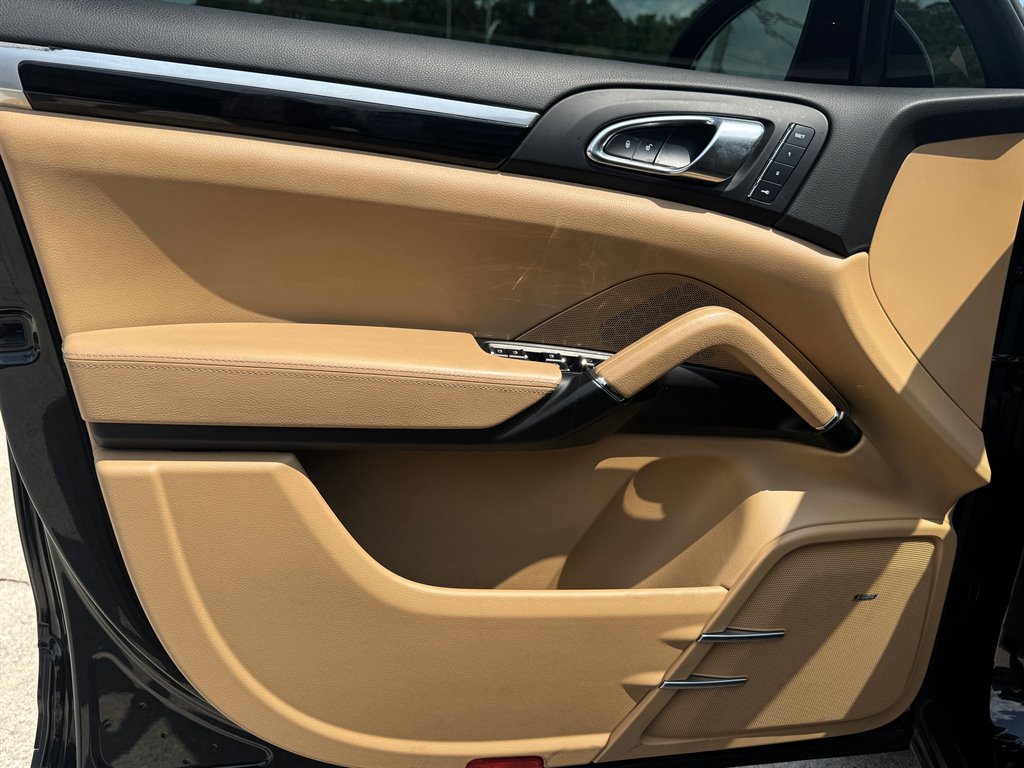 2018 Porsche Cayenne Platinum Edition photo
