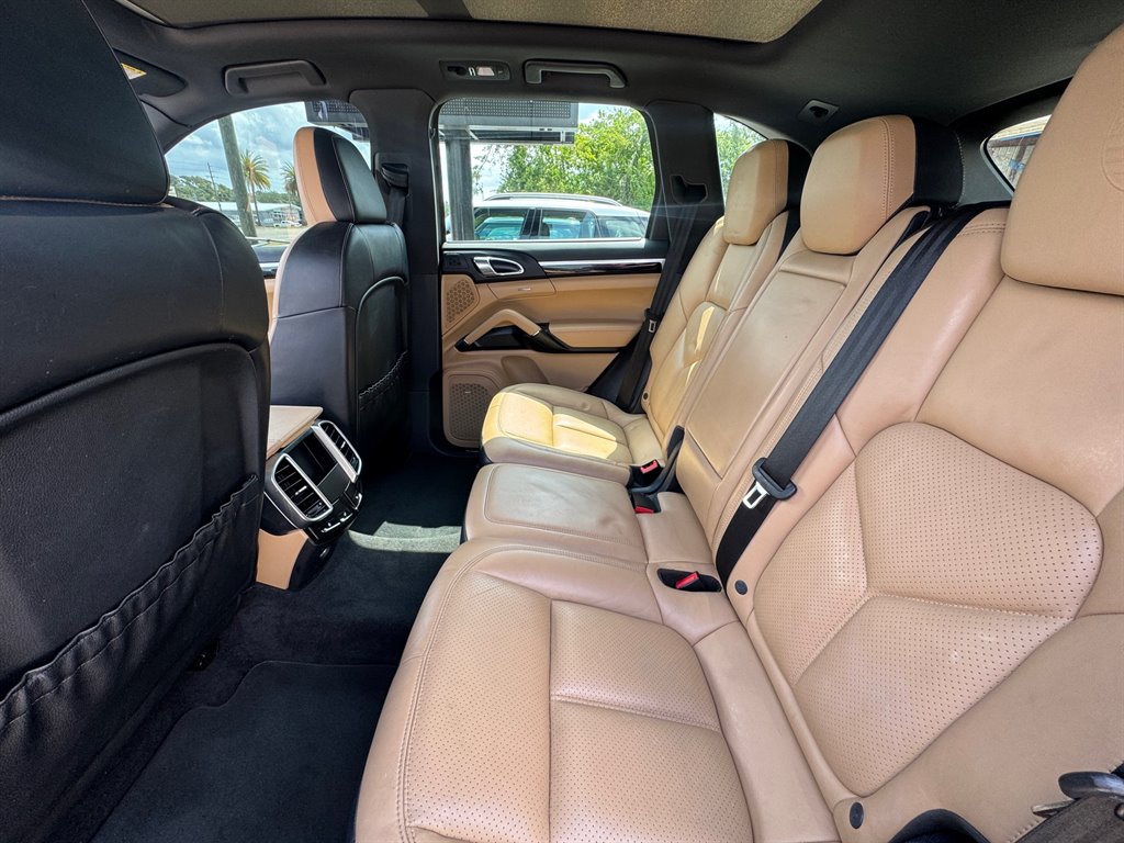 2018 Porsche Cayenne Platinum Edition photo