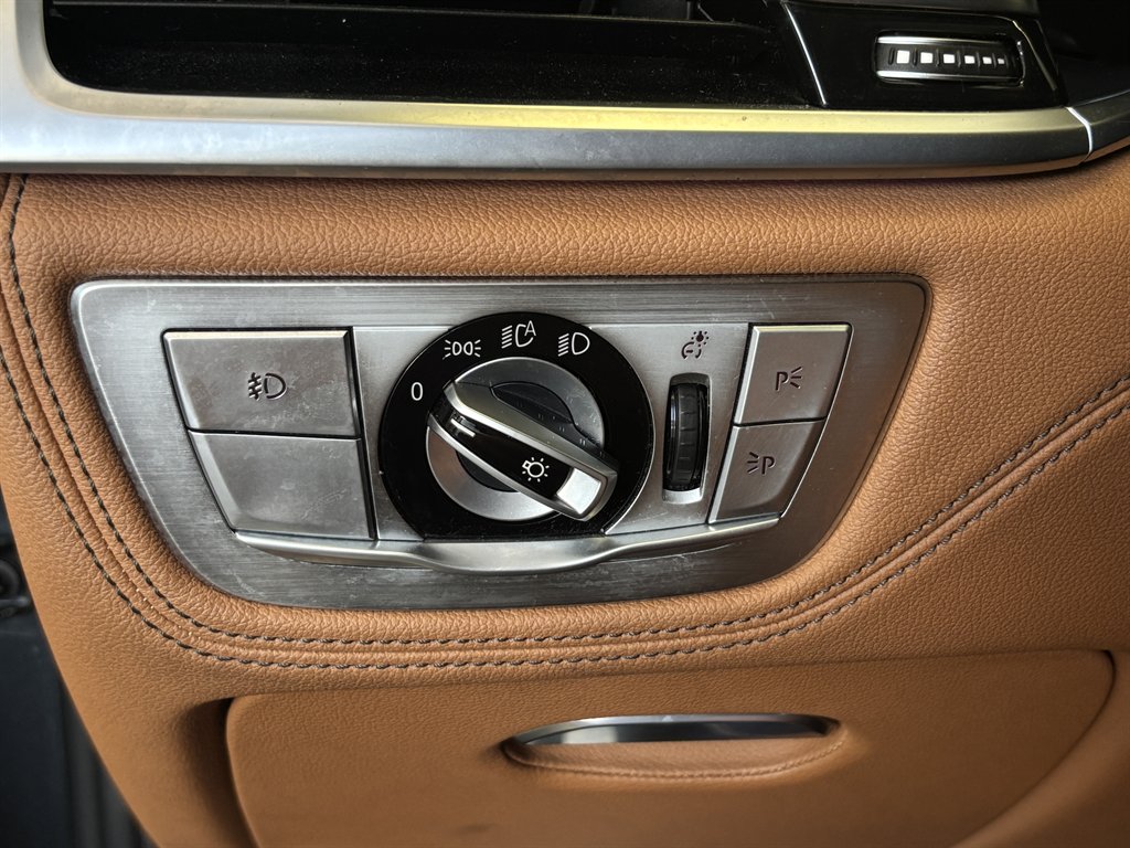 2016 BMW 7-Series 740i photo