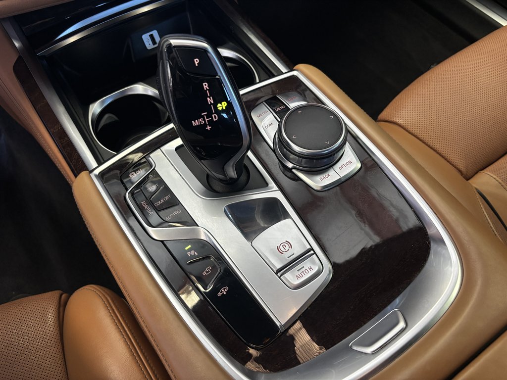 2016 BMW 7-Series 740i photo