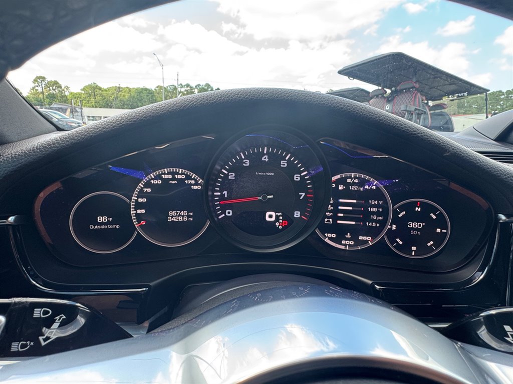 2017 Porsche Panamera 4 photo