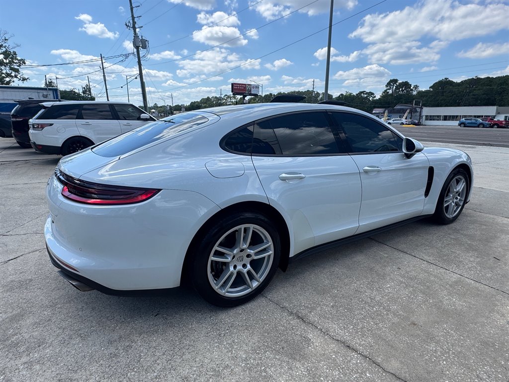 2017 Porsche Panamera 4 photo
