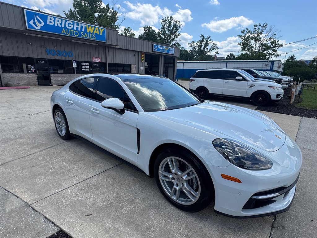 2017 Porsche Panamera 4 photo