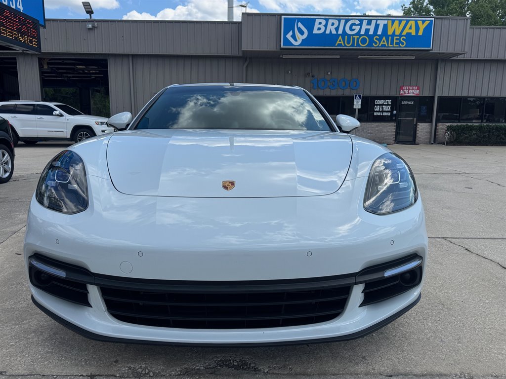 2017 Porsche Panamera 4 photo
