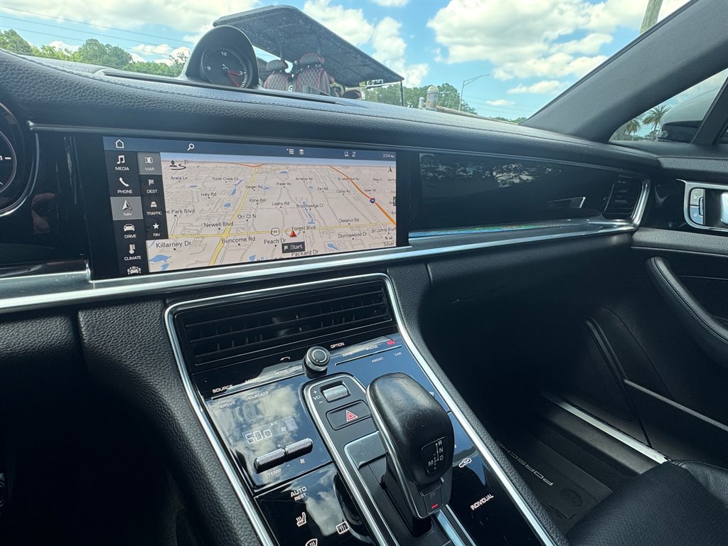 2017 Porsche Panamera 4 photo