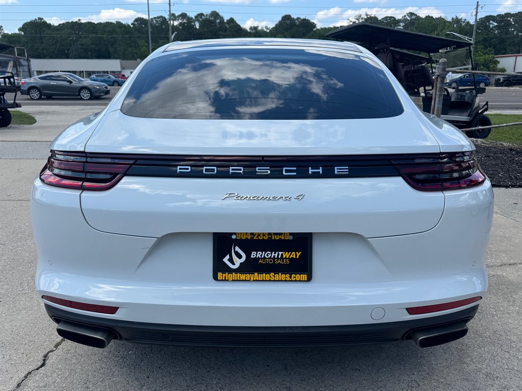 2017 Porsche Panamera 4 photo