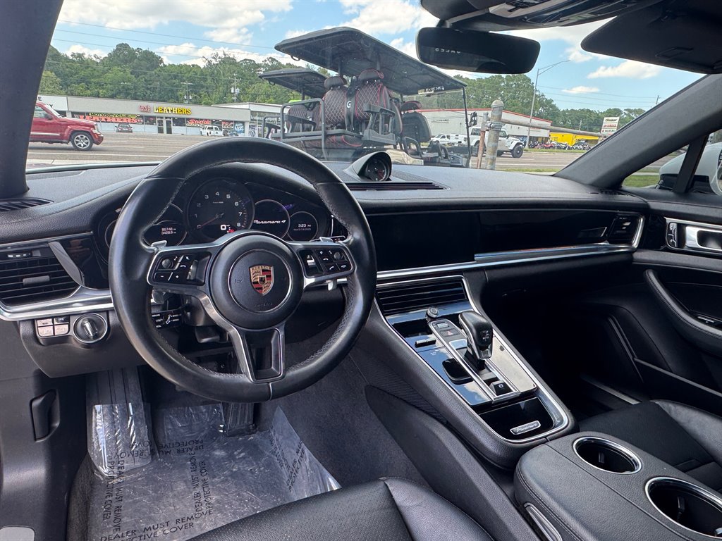 2017 Porsche Panamera 4 photo