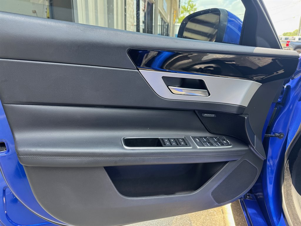 2018 Jaguar XF 25t Prestige photo