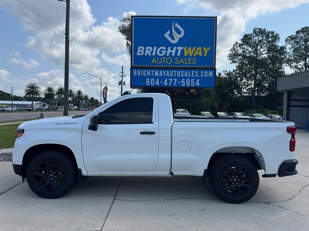 2024 Chevrolet Silverado 1500 photo 2