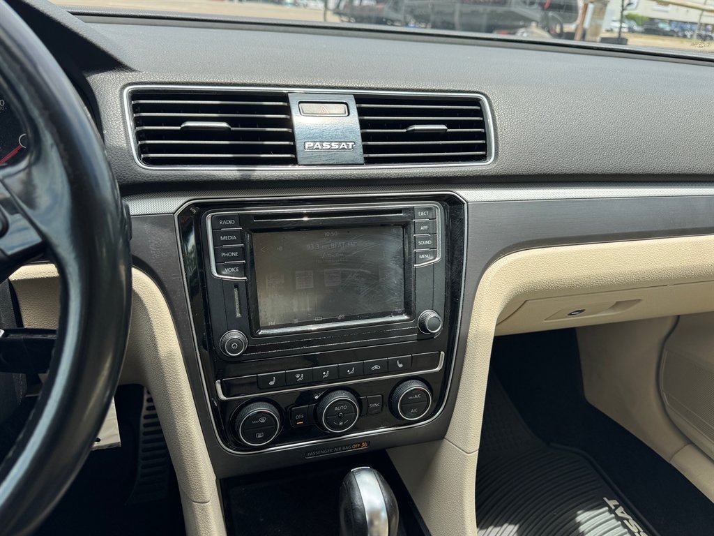 2018 Volkswagen Passat - $11,900