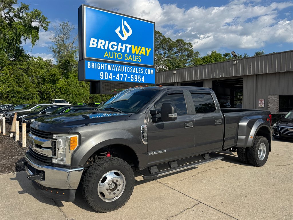 2017 Ford F-350 - $27,900