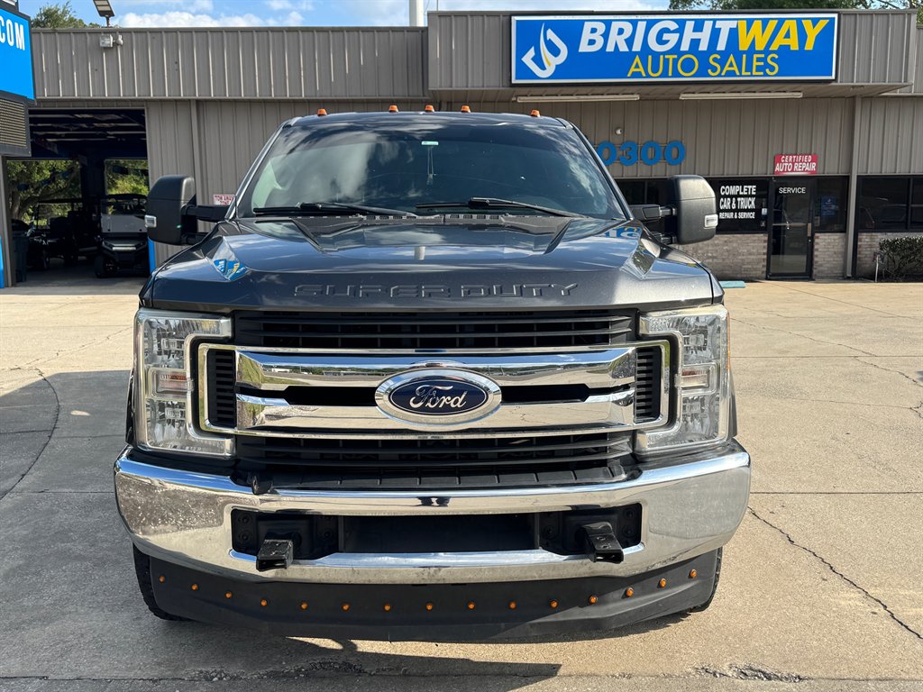2017 Ford F-350 - $27,900