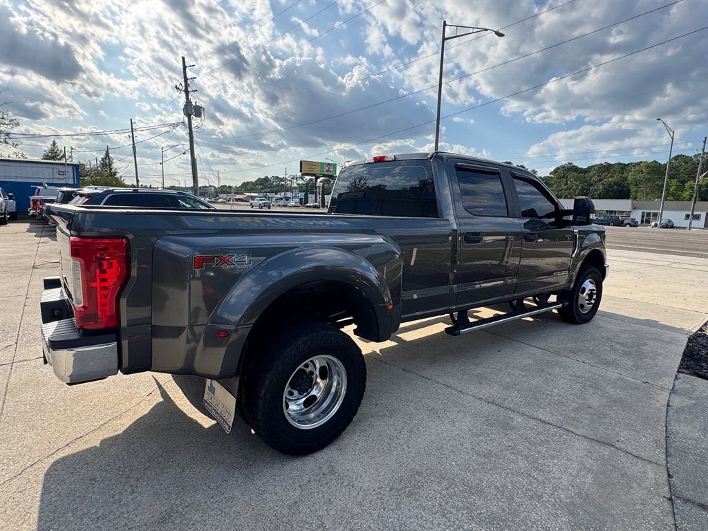 2017 Ford F-350 - $27,900