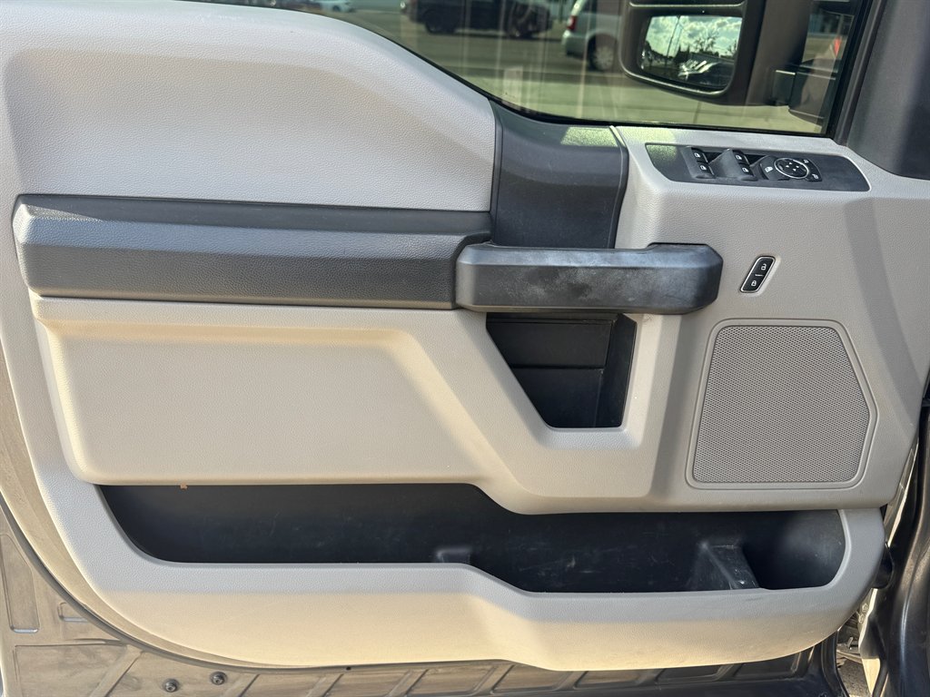 2017 Ford F-350 - $27,900