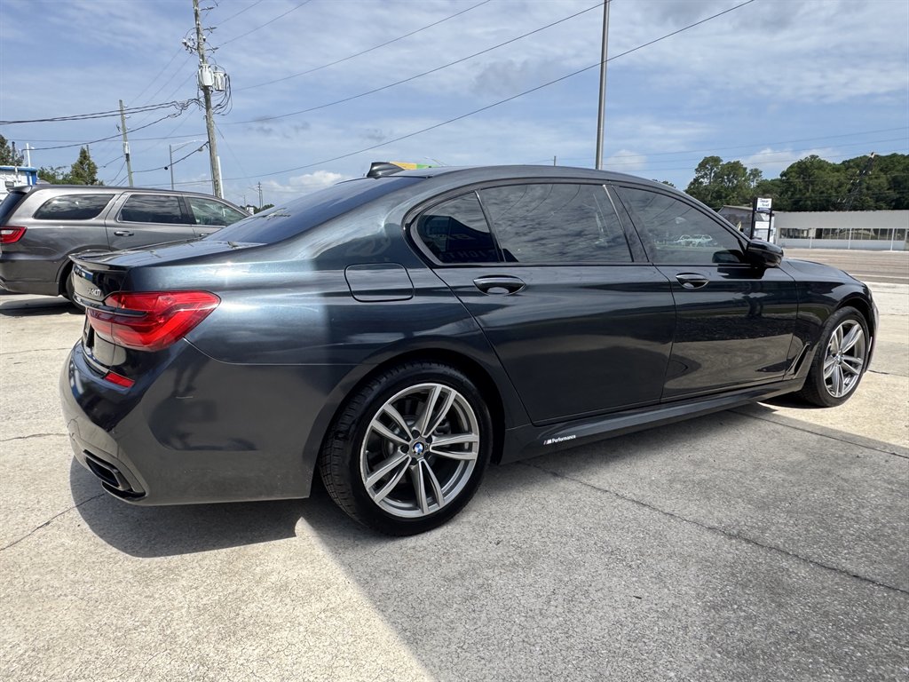 2019 BMW 740i - $21,900