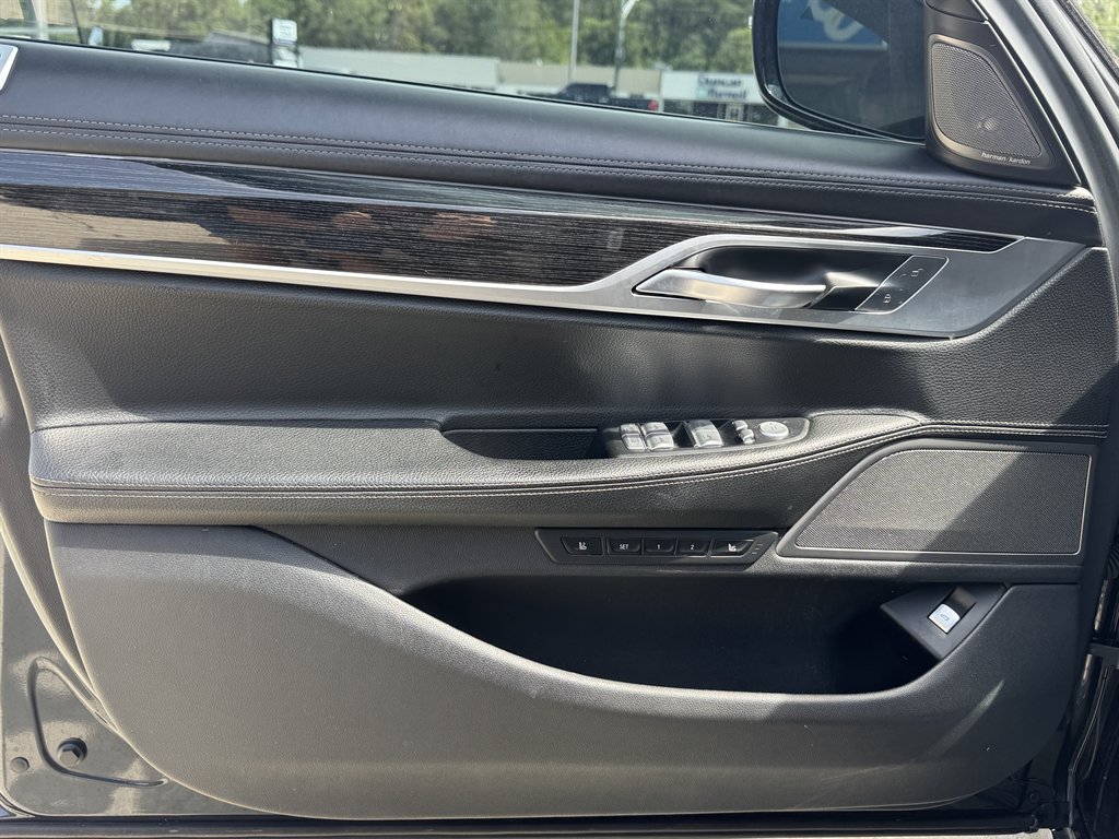 2019 BMW 740i - $21,900