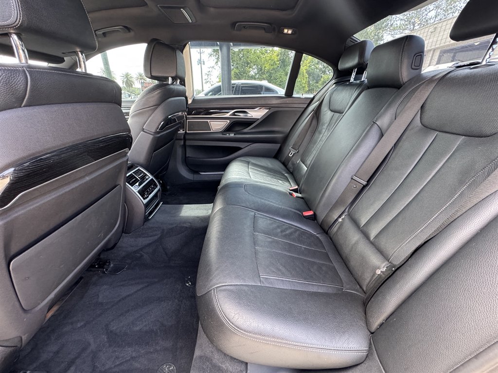 2019 BMW 740i - $21,900