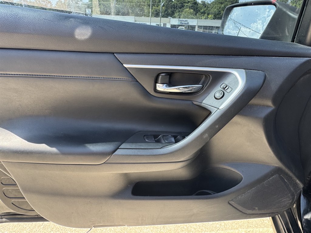 2017 Nissan Altima - $8,900